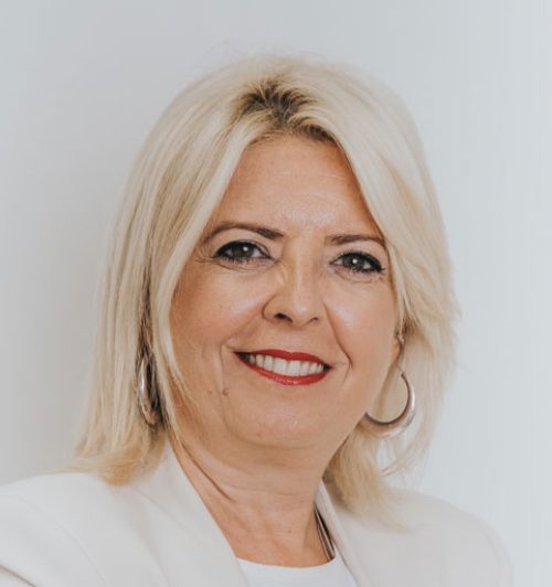 Edi Gil Suarez, Jefa de Administración