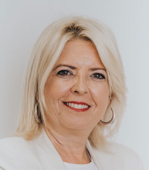 Edi Gil Suarez, Jefa de Administración